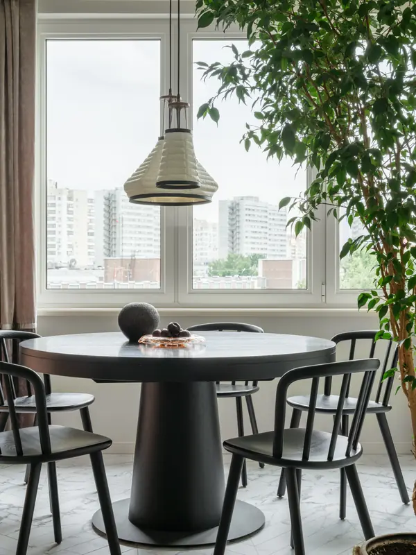 Французское настроение и мотивы шинуазри: семейная квартира