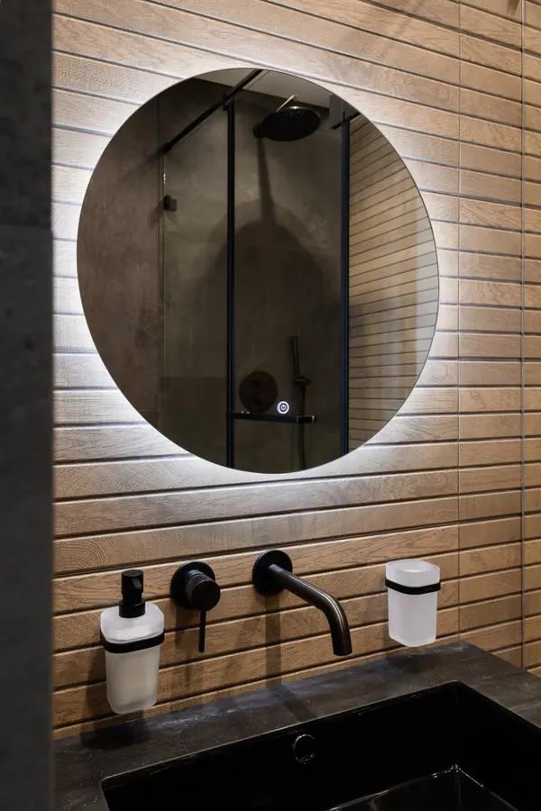 Брутальная трехкомнатная квартира 90 кв.м. с видом на реку