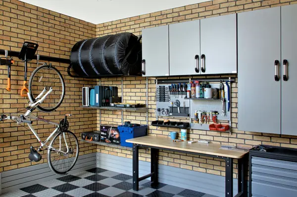 Как нам обустроить гараж