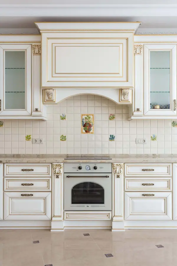 Кухня в светлых тонах