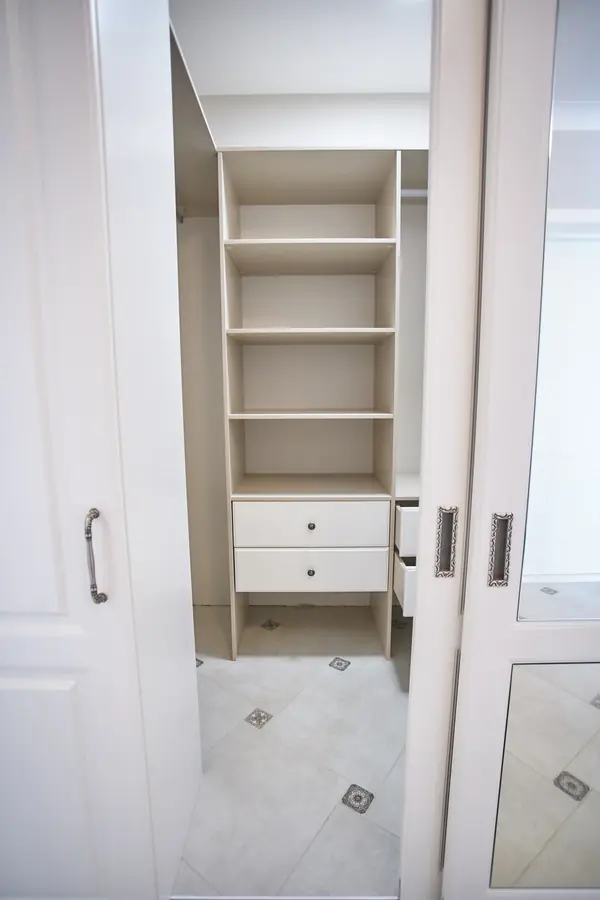 Раздвижные двери-купе raumplus для гардеробной