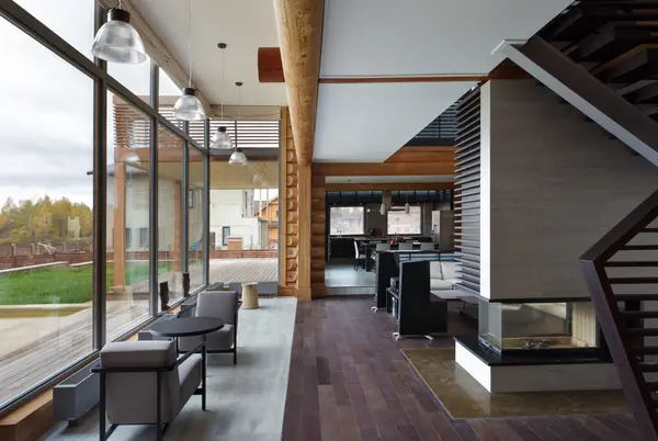 Интерьер деревянного жилого дома