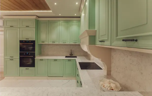 Столешница и стеновые панели из кварцевого камня Silestone Phoenix