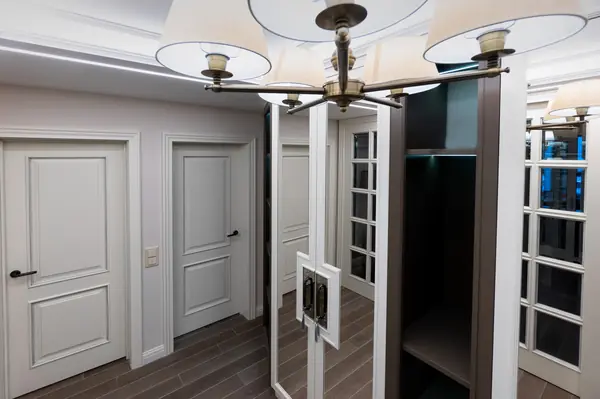 Ремонт трехкомнатной квартиры площадью 84 кв.м. в стиле неоклассика