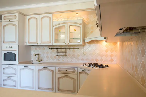 кухня-гостиная в классическом стиле