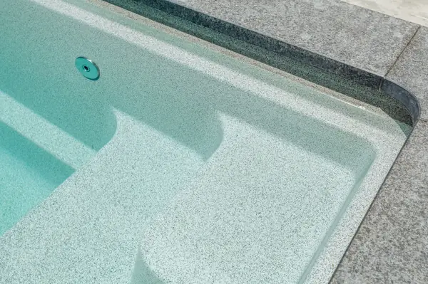 Бассейн в процессе реализации.