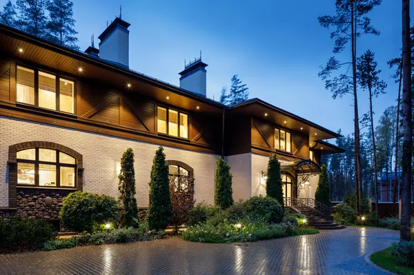 ЗАГОРОДНЫЙ ДОМ В ЗАПАДНОЙ ЛИЦЕ