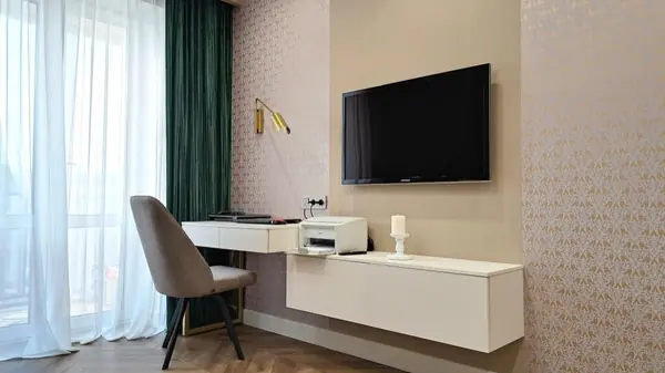 Современная классика в эмали и золоте