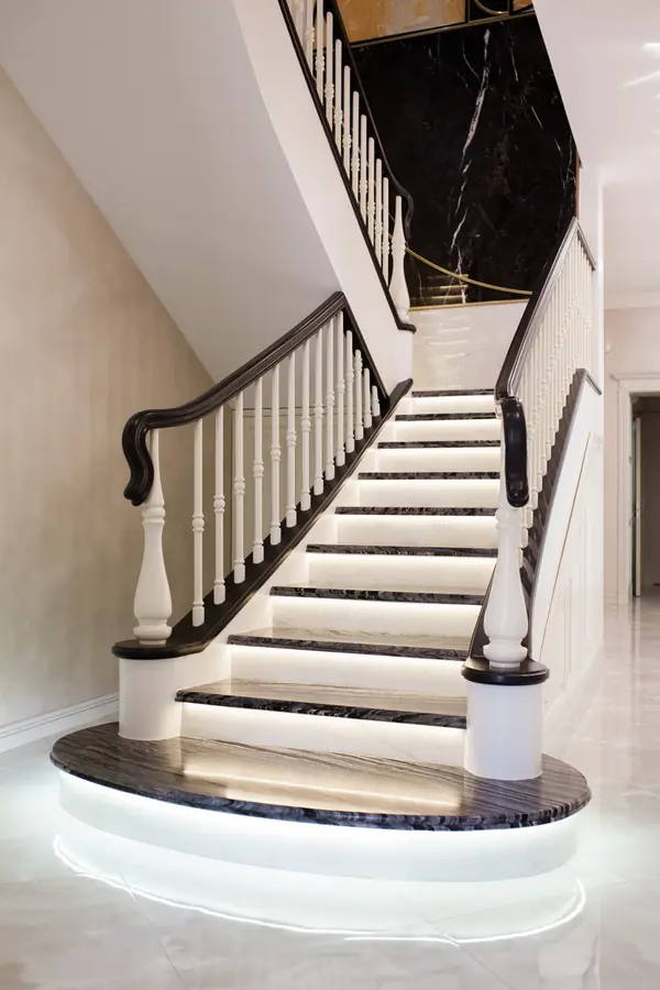 Лестница из мрамора