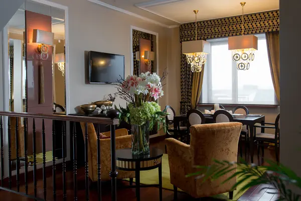 Столовая с элементами АРДЕКО