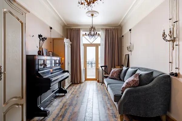 Боровая. Квартира режиссера.