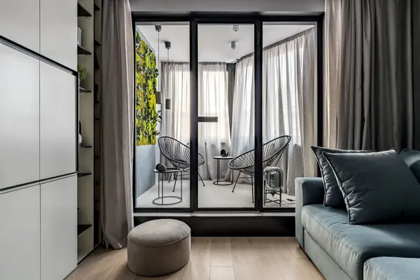 "Белый, серый и графит"