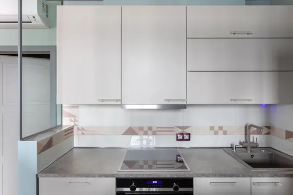 Кухня-аквариум для квартиры студии