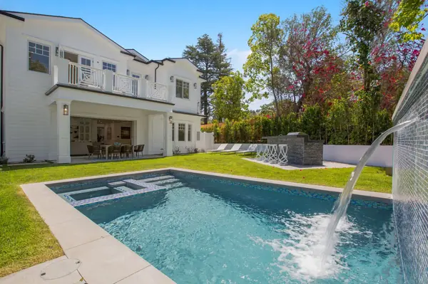 Дом в стиле Кейпкод на Шерман Оакс