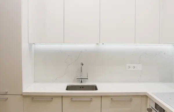 Кухня в стиле хай-тек