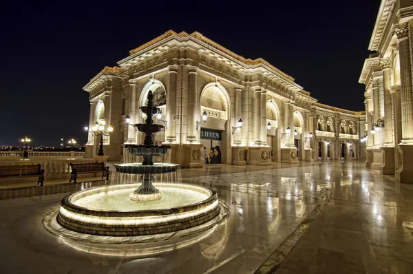 «Французская елка» Coswick во французском ресторане Le Train Bleu в Дохе