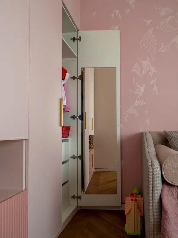 Меблировка детской в розовых тонах