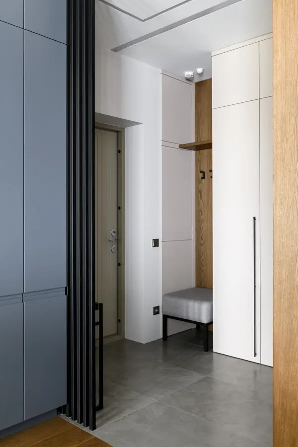 Натуральные материалы в интерьере трехкомнатной квартиры