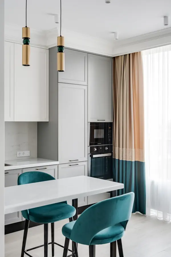 Лаконичная кухня в стиле неоклассика