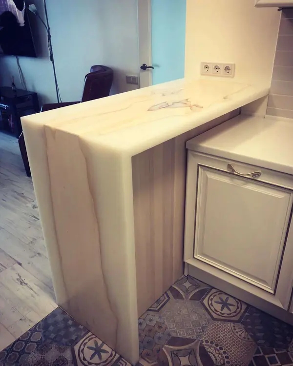 Барная стойка из полимеров и слэба и МДФ