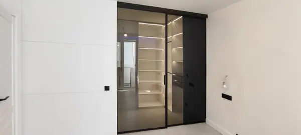 Минималистичная гардеробная