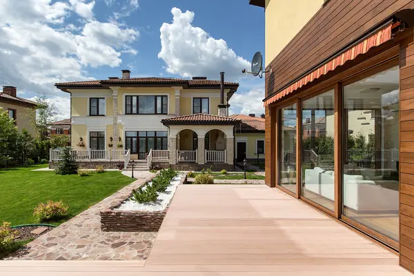 Дом, где живет лето