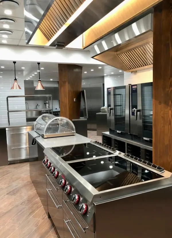 Профессиональная кухня AWELT в загородной резиденции