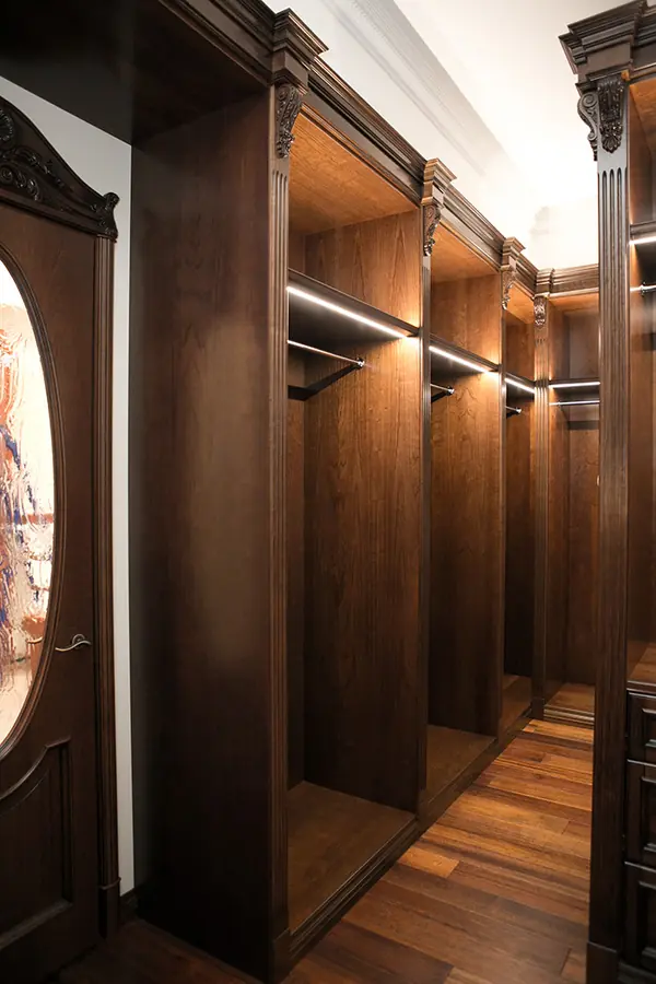 Гардеробная комната из массива вишни