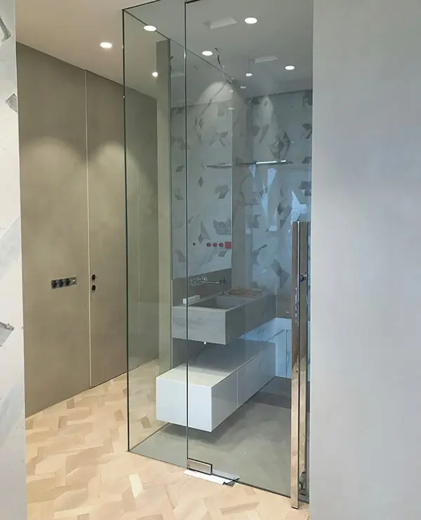 Двери в скрытом коробе Fondo, в проекте Марины Неллиной