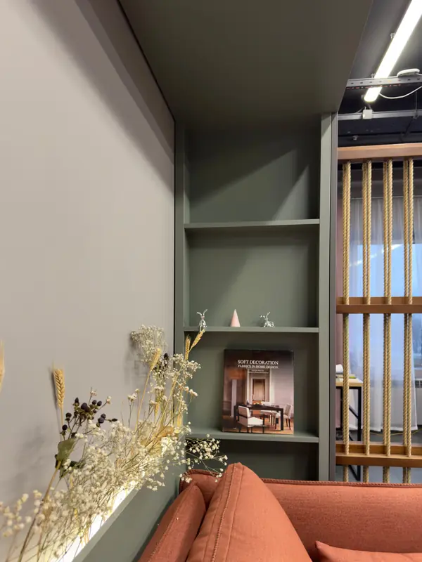 П-образный шкаф в шоуруме