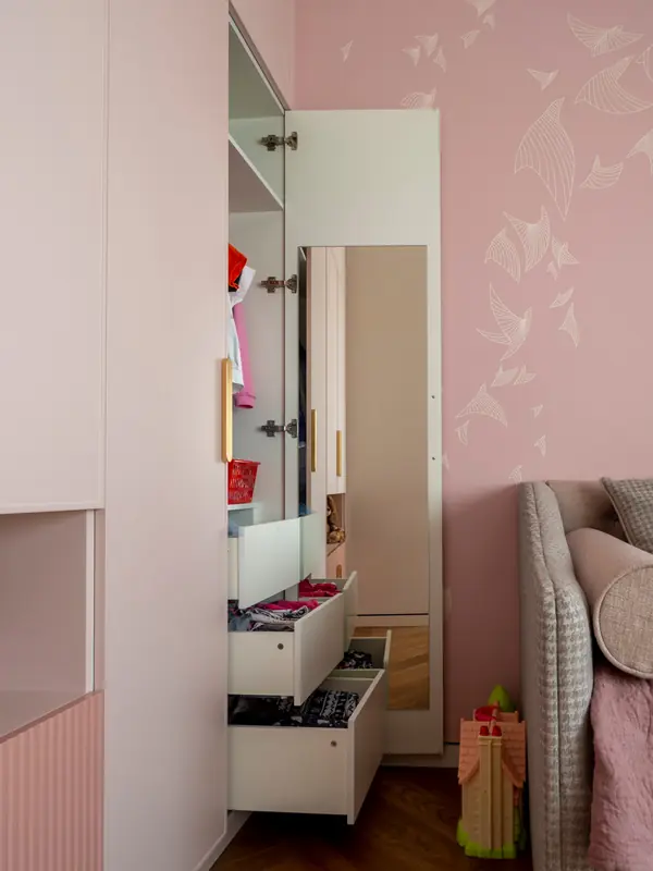Меблировка детской в розовых тонах