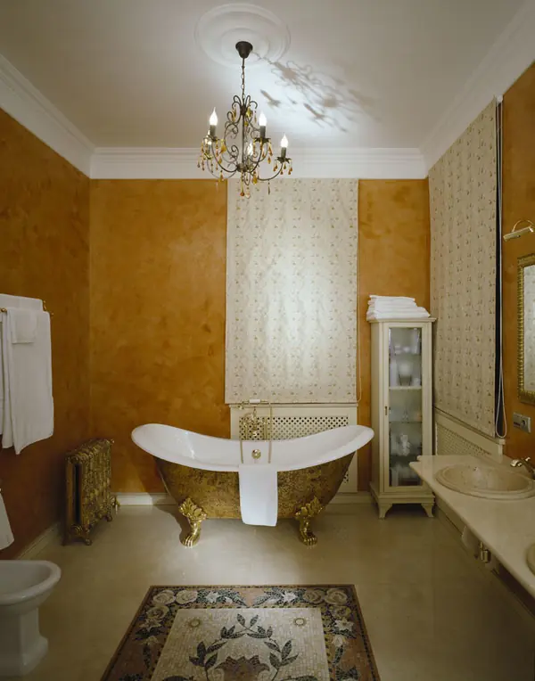 Трехэтажный дом в классическом стиле