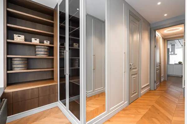 с видом на реку