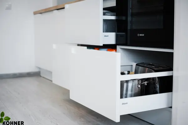 Кухня в скандинавском стиле в мансардной квартире