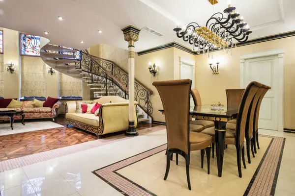 Двухуровневая квартира с камином