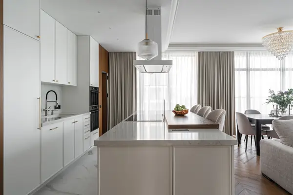 с видом на реку