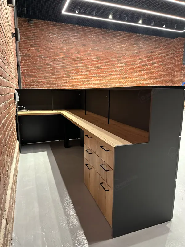 Меблировка автосалона на Васильевском острове