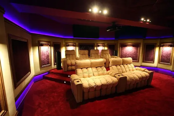 ПРОЕКТ «ПОЛЕСЬЕ» Кинозал на 8 посадочных мест.