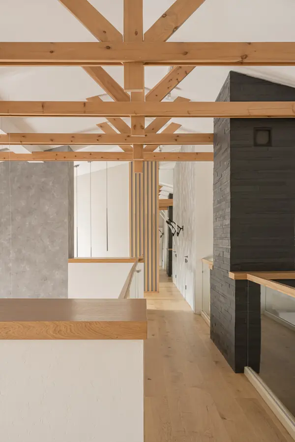 Мебельное наполнение загородного дома. "Родовое гнездо" отца и двух сыновей.