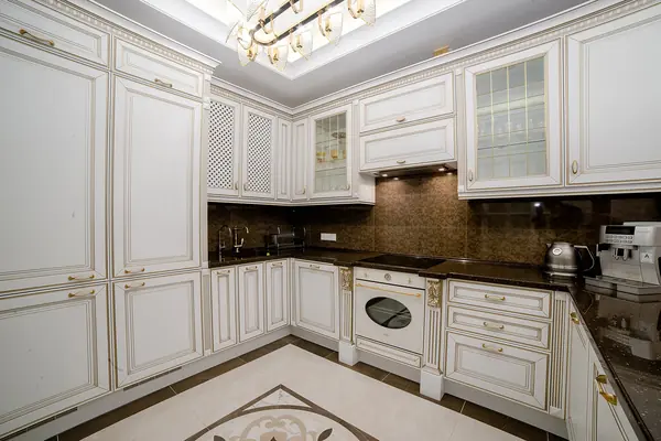 Ремонт пятикомнатной квартиры 210 кв.м в стиле неоклассика