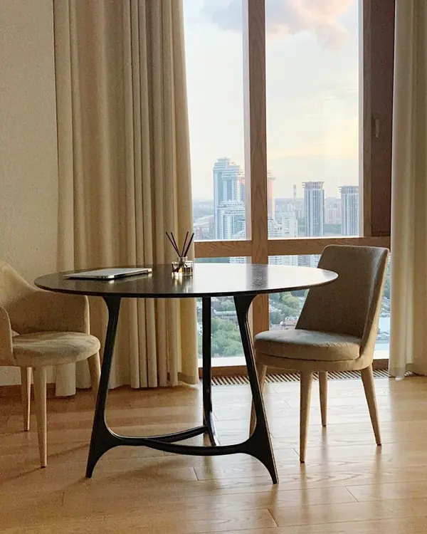 Стол из новой коллекции Kyns