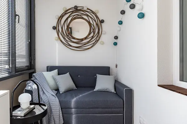 Цвет и геометрия в квартире для юной девушки