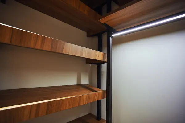 raumplus в интерьере квартиры на Минской, гардеробная UNO коридор