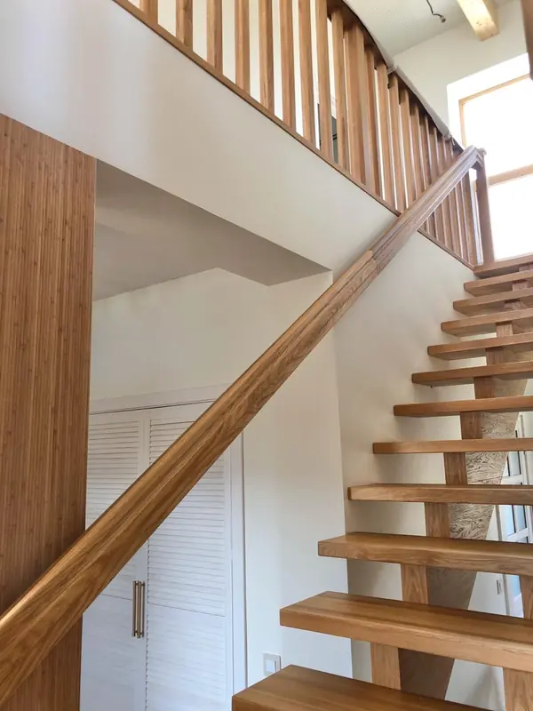 Лестница из массива дуба.