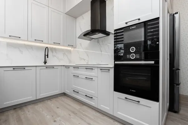 Кухня в стиле современная классика у моря