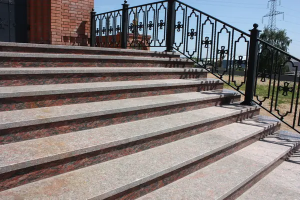 Иконостас в храме Пирогово.Московская область.