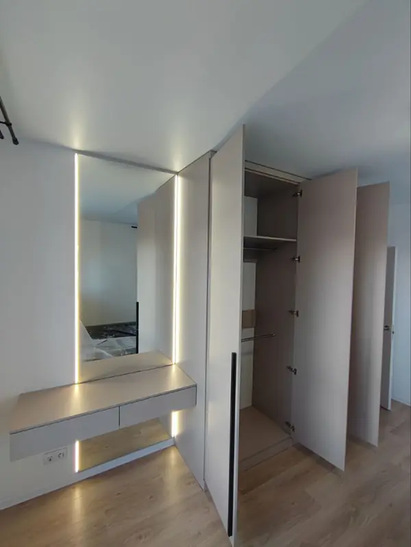 Распашные шкафы