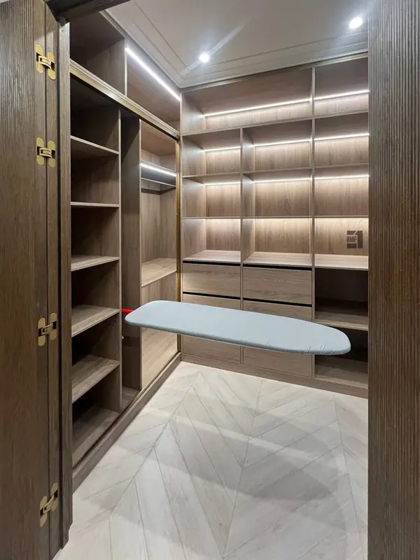 Гардеробная с подсветкой