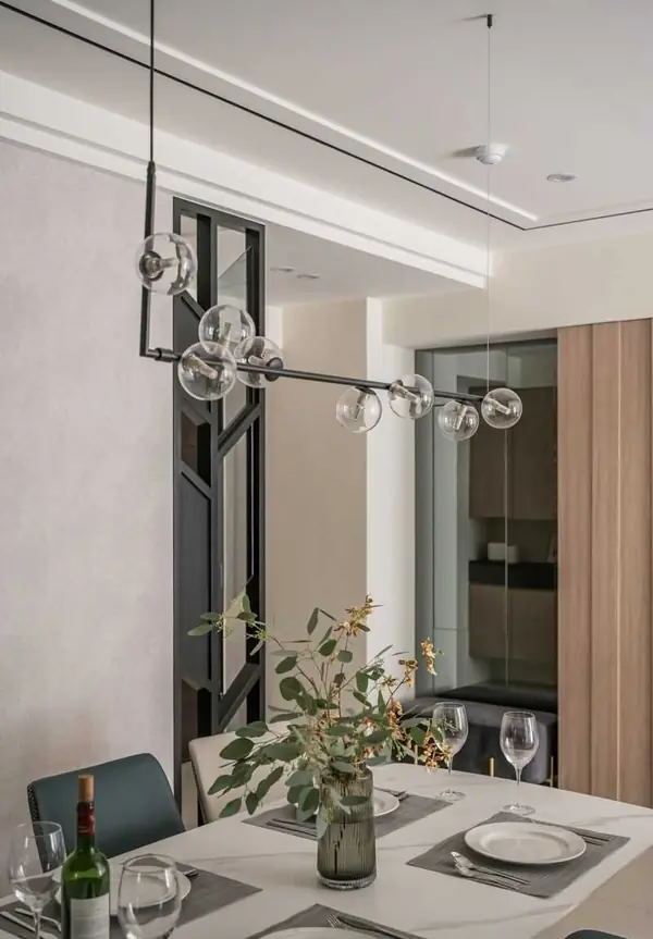 Благородные кремовые тона в современной квартире для большой семьи от L DESIGN