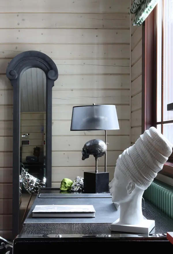 Красной Линией